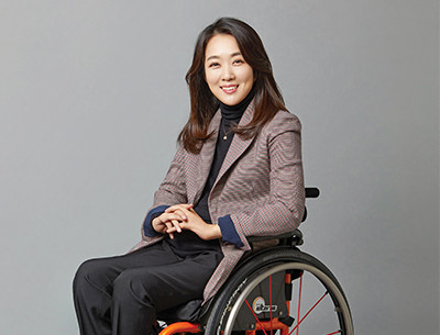 민주당 인재 영입 1호(더불어시민당 비례대표 11번), 척수 장애인 최혜영 교수