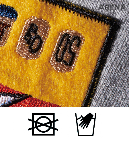 펠트 와펜이 달린 스웨트 셔츠 7만3천원 비욘드 클로젯 제품.