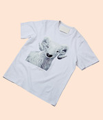 러시아 디자이너 막심 슈크렛의 산양 일러스트에 자수를 더해 입체적인 효과를 더한 티셔츠 26만원 준 지 제품.