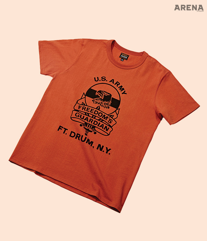 미군 로고를 그대로 활용한 주황색 티셔츠 10만8천원 리얼 맥코이 by 오쿠스 제품.