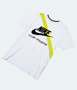 노란색 포인트를 준 인터내셔널 티셔츠 40만원대 나이키 제품.