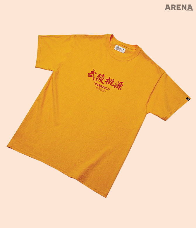 붉은 글씨로 휘갈겨 쓴 무릉도원 프린트 티셔츠 4만2천원 퍼즈 by 웝트샵 제품.