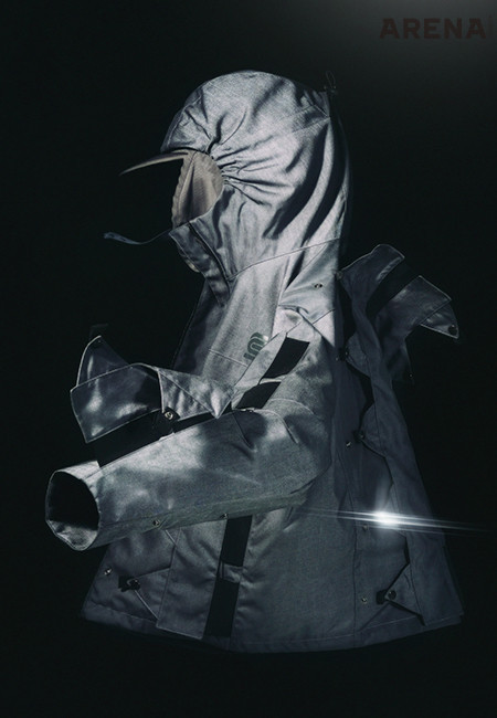 사이즈 조절이 용이한 삼각형 패널 장식이 돋보이는
재킷 3백35만원대 올리 신더 by 샘플라스 제품.