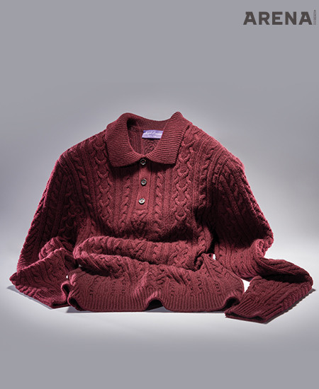캐시미어 소재의 케이블 니트 폴로 스웨터 2백50만원대.