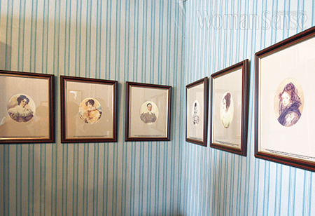발콘스키의 집에 전시된 데카브리스트 부인들의 초상화.
