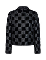체커보드 패턴 레더 재킷 4백49만원 엠포리오 아르마니.