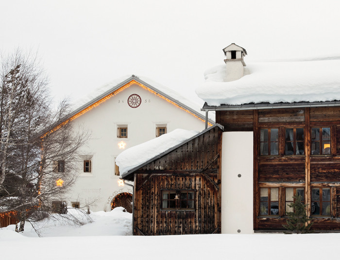 동화같은 스위스 마을에 지은 부부의 목조 주택