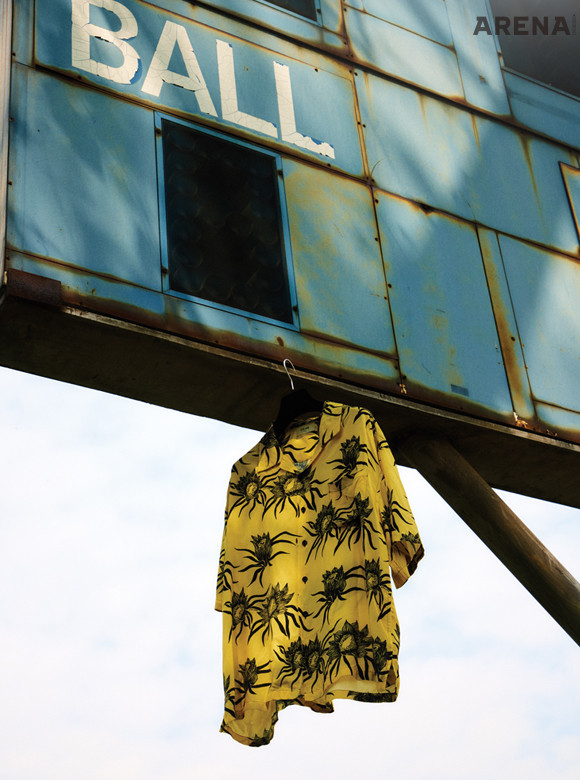 노란색 하와이안 셔츠 가격미정 셀린느 옴므 by 에디 슬리먼 제품. 