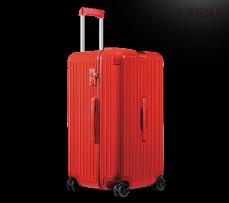 생기 넘치는 빨간색, 폴리카보네이트 소재, 트렁크 플러스 사이즈의 캐리어 1백71만원 리모와 제품.