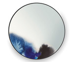 거울 주변으로 푸른 물감이 퍼져나가는 듯한 모양의 아름다운 거울. 60만원대 쁘띠 프리튀르 by 짐블랑. 