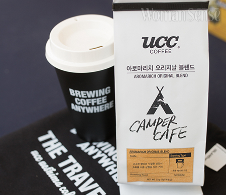 쿠폰으로 UCC 캠퍼 카페 커피 세트를 교환하는 이벤트 부스에는 엄마들의 발걸음이 끊이지 않았다.  

