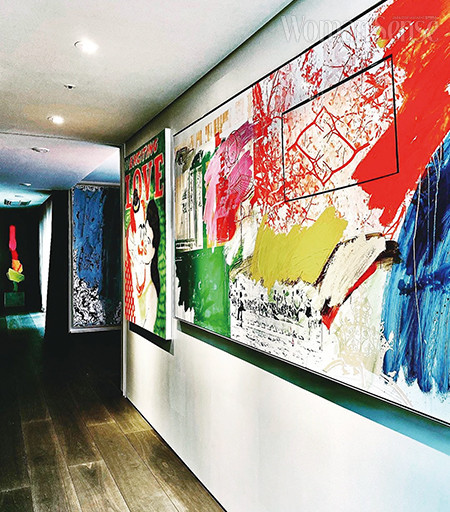 지드래곤의 펜트하우스는 갤러리를 연상케 할 정도로 고가의 미술품으로 빼곡하다. 