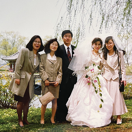 30년 전 궁남지에서 촬영한 결혼 기념사진. 